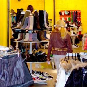 Магазины одежды и обуви Ломоносова